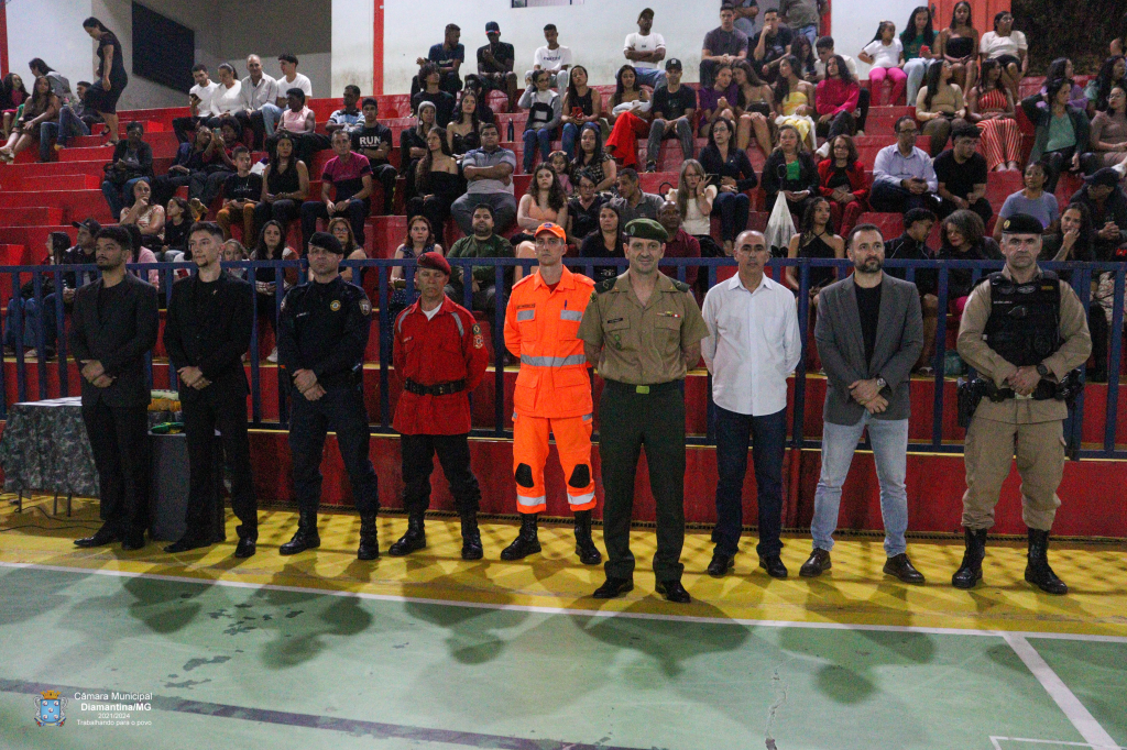 CÂMARA MUNICIPAL DE DIAMANTINA PARTICIPA DE FORMATURA DOS ATIRADORES DO TIRO DE GUERRA 04-005!