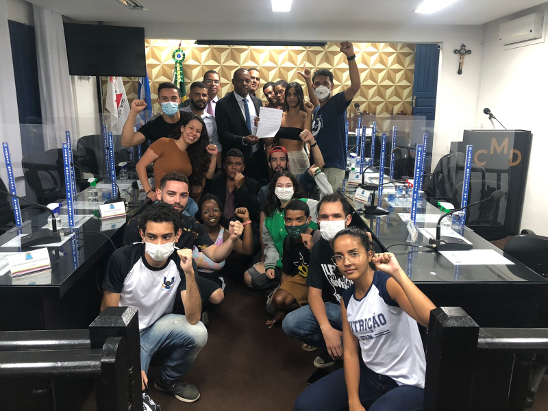 CASA LEGISLATIVA RECEBE MANIFESTANTES DOS MOVIMENTOS ESTUDANTIS DE DIAMANTINA