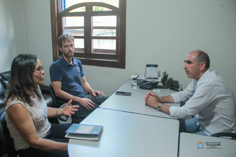 PRESIDENTE DA CÂMARA DE DIAMANTINA CÁSSIO MOREIRA RECEBE O GERENTE DO PARQUE ESTADUAL DO BIRIBIRI E A SUPERVISORA REGIONAL DO IEF!