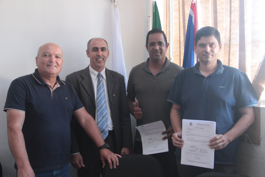 PRESIDENTE DA CÂMARA MUNICIPAL DE DIAMANTINA, ASSINA JUNTO COM O PREFEITO ORDEM DE SERVIÇO PRA REVITALIZAÇÃO DA PRAÇA JOÃO PÃO! 
