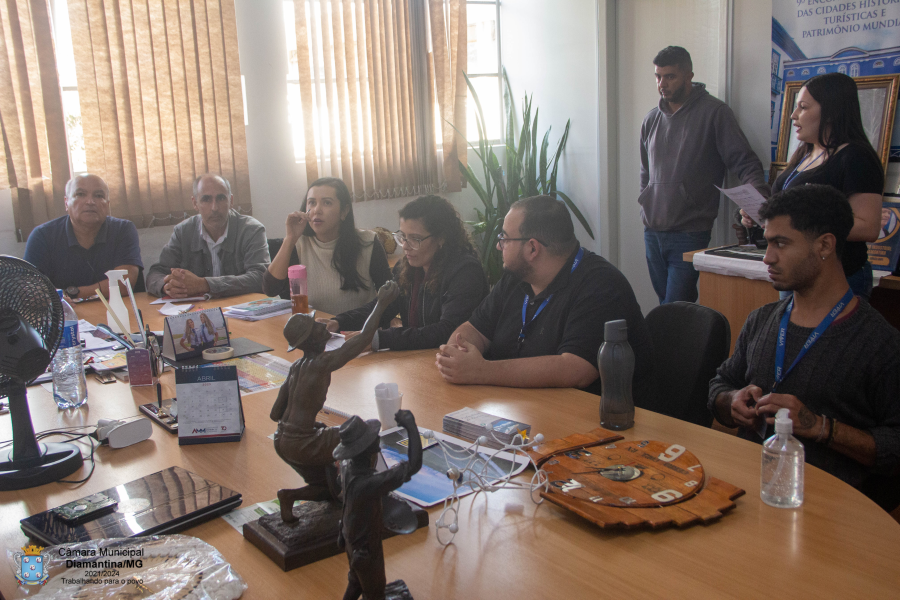 PRESIDENTE DA CÂMARA PARTICIPA DE REUNIÃO NO GABINETE DO PREFEITO PARA DISCUTIR A IMPLANTAÇÃO DE LEI PARA DIVULGAÇÃO DA LISTA DE USUÁRIOS AGUARDANDO EXAMES E CIRURGIAS ELETIVAS!