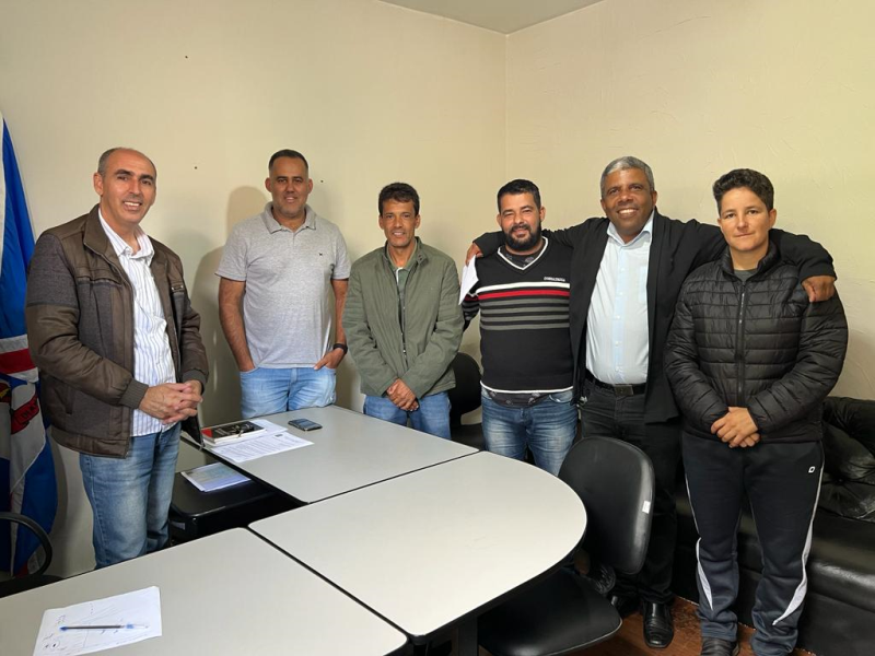 MESA DIRETORA DA CÂMARA MUNICIPAL SE REÚNE PARA DEBATER TRABALHOS DIVERSOS!
