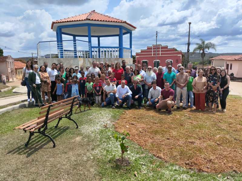 INAUGURAÇÃO DA PRAÇA JOUBERT GUERRA NO DISTRITO DE EXTRAÇÃO: UM MARCO DE COOPERAÇÃO E PROGRESSO!