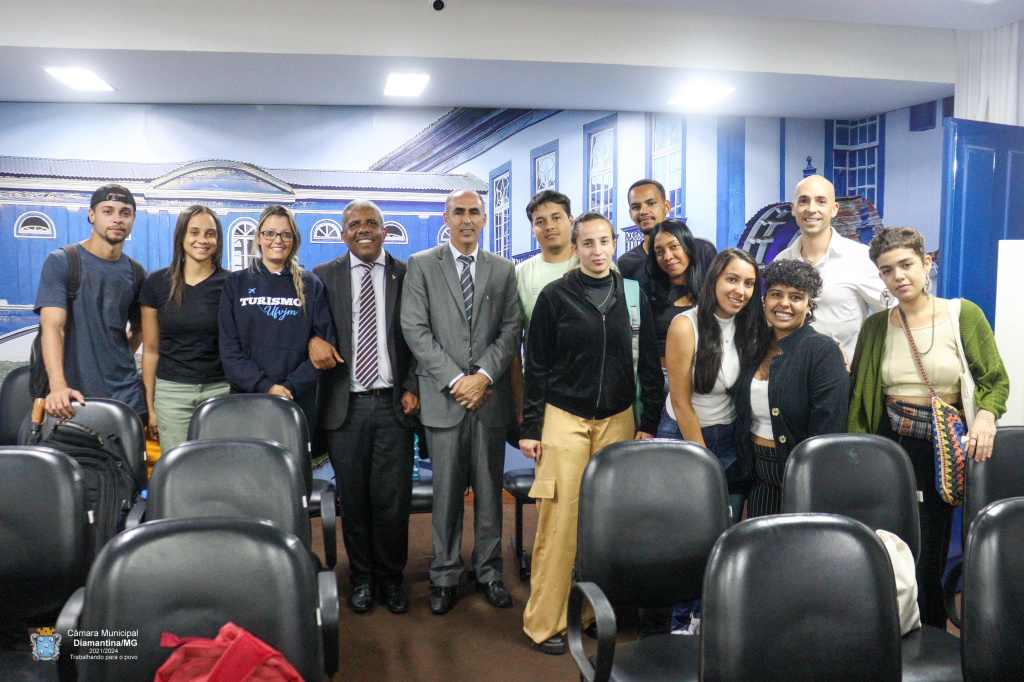ALUNOS DE TURISMO DA UFVJM VISITAM A CÂMARA MUNICIPAL PARA CONHECEREM O PROCESSO LEGISLATIVO!
