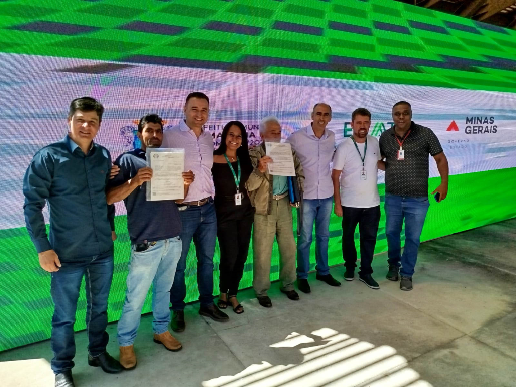 CÂMARA MUNICIPAL PARTICIPA DE AUDIÊNCIA PÚBLICA PARA ENTREGA DE TÍTULOS DE REGULARIZAÇÃO FUNDIÁRIA! 